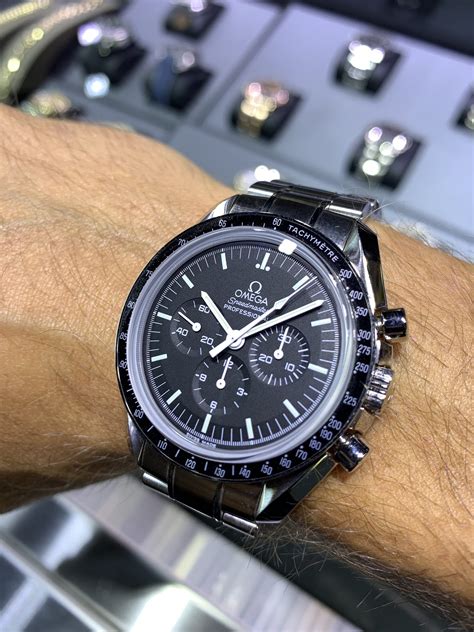 Omega Speedmaster moonwatch black